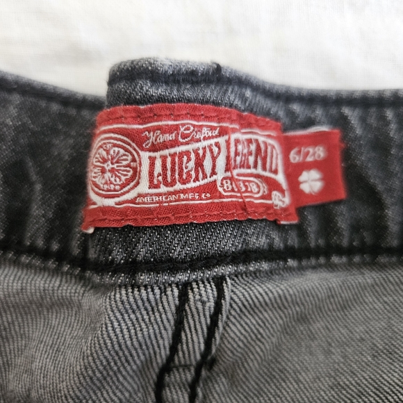 Womens Lucky Brand Grey Black Jean shorts with studs outlinig pockets. Size 6/28 - Picture 3 of 4